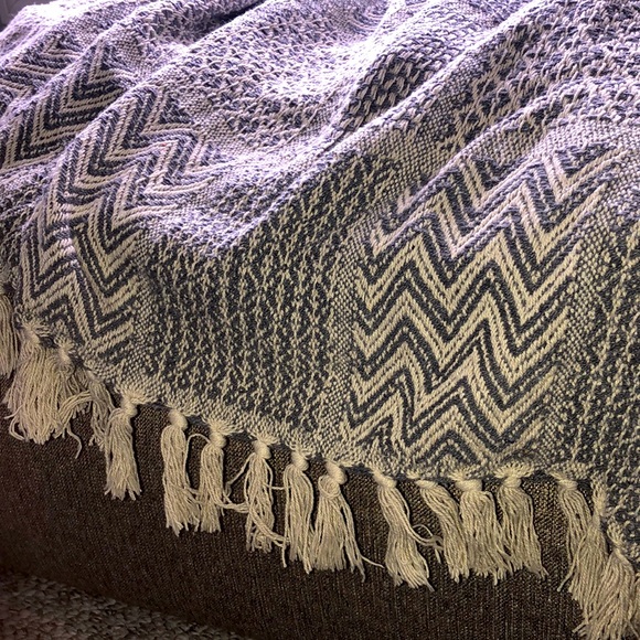 Throw - Picture 2 of 10